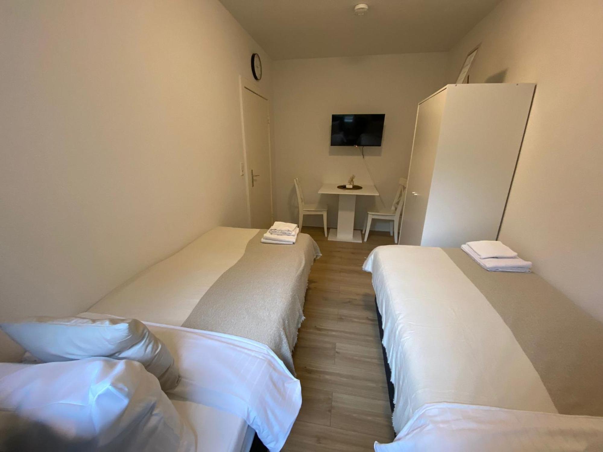 Zentrale 3-Zimmer Wohnung Mit Balkon - Perfekt Fuer Monteure Und Familien Neumünster Exterior foto
