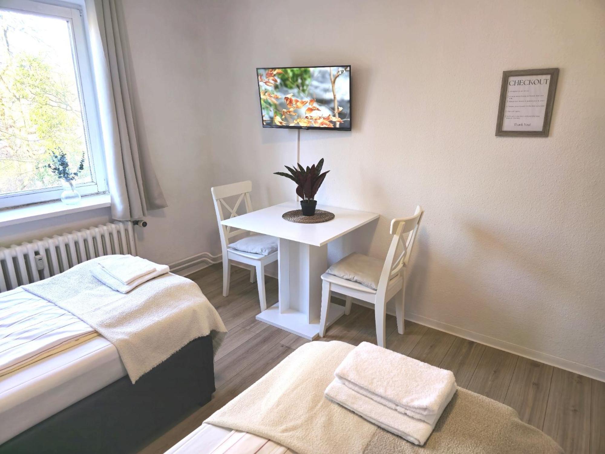 Zentrale 3-Zimmer Wohnung Mit Balkon - Perfekt Fuer Monteure Und Familien Neumünster Exterior foto