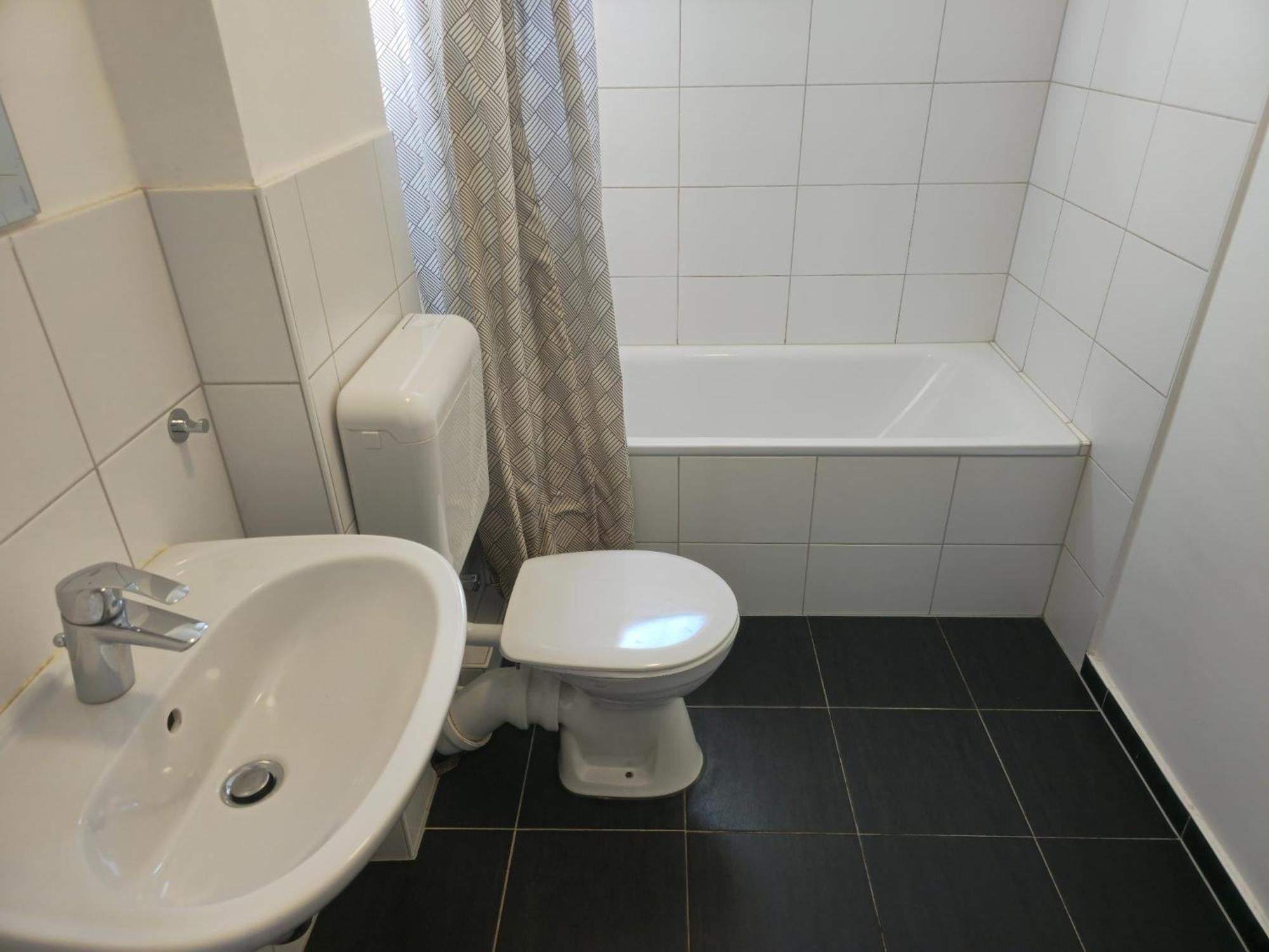 Zentrale 3-Zimmer Wohnung Mit Balkon - Perfekt Fuer Monteure Und Familien Neumünster Exterior foto